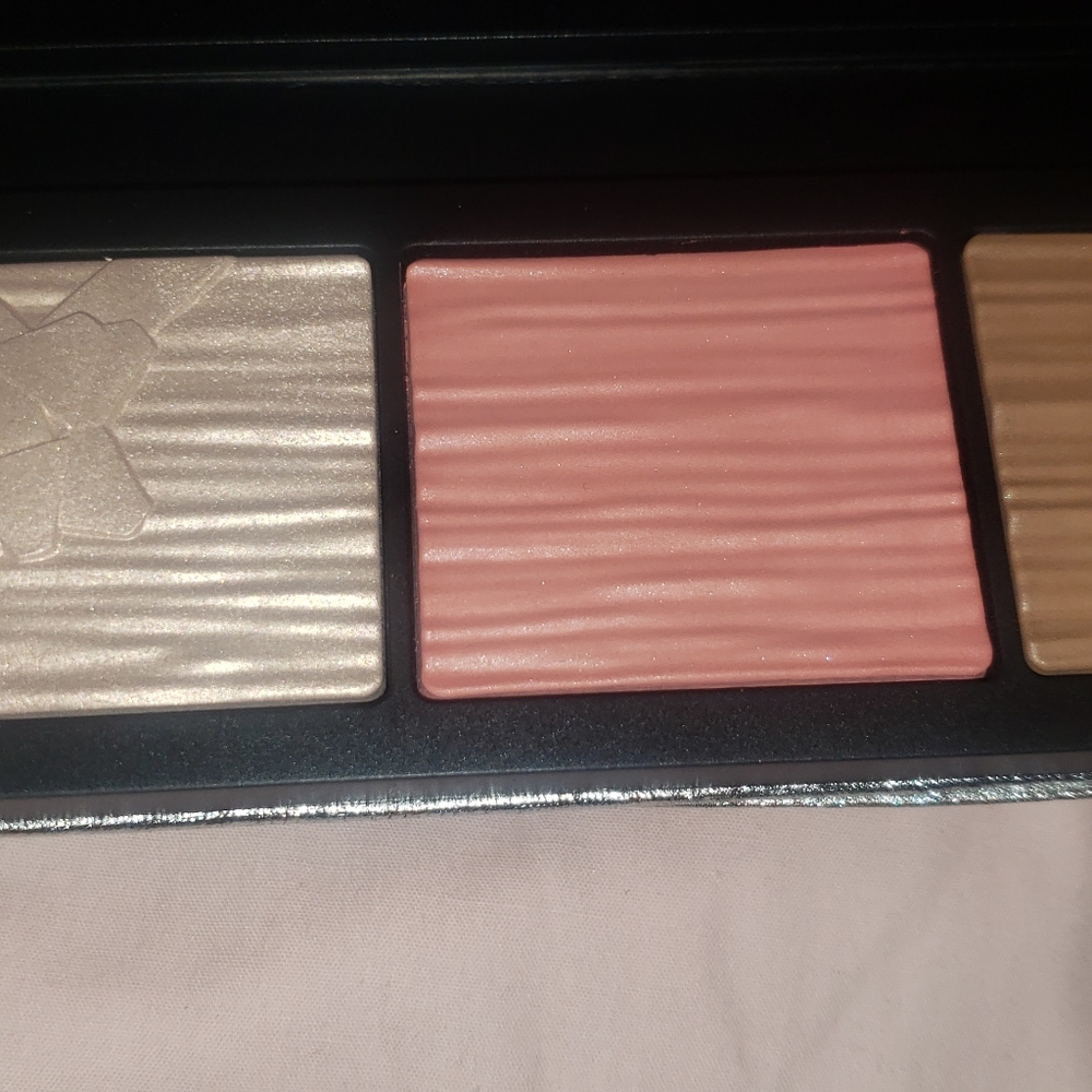 M.A.C - Picture 3 of 8